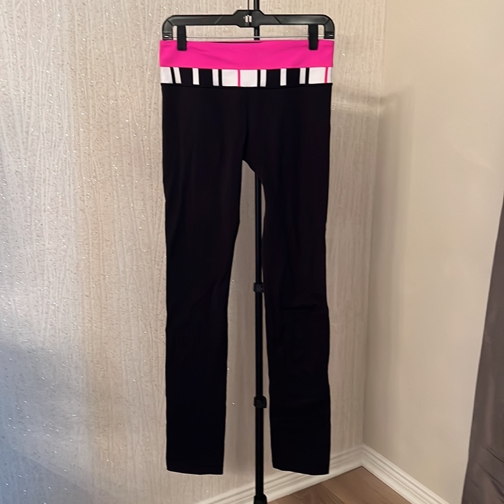 Lululemon Skinny Groove Pant *Full-On Luon
Black / Paris Perfection Stripe 6